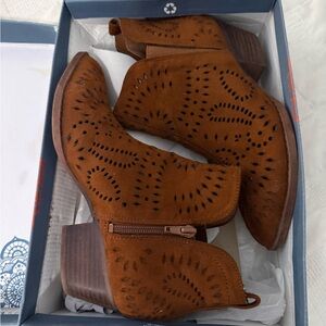 Carlos Santana Tan Perforated Ankle Booties